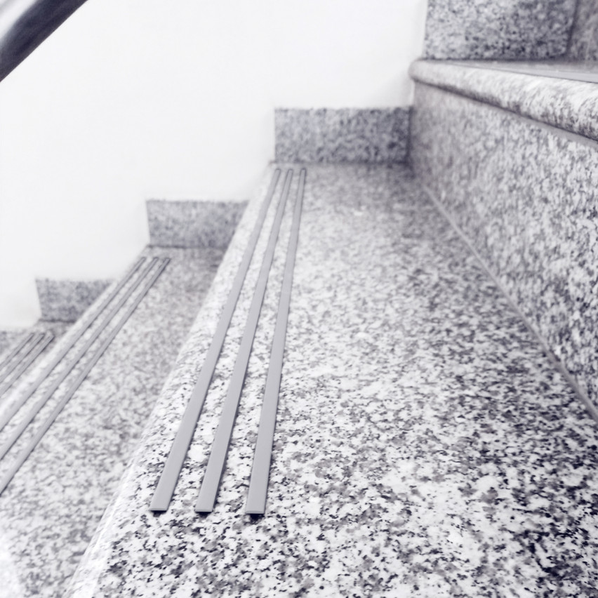 Profilé antidérapant pour escaliers gris, 10mm, rainuré, 25m