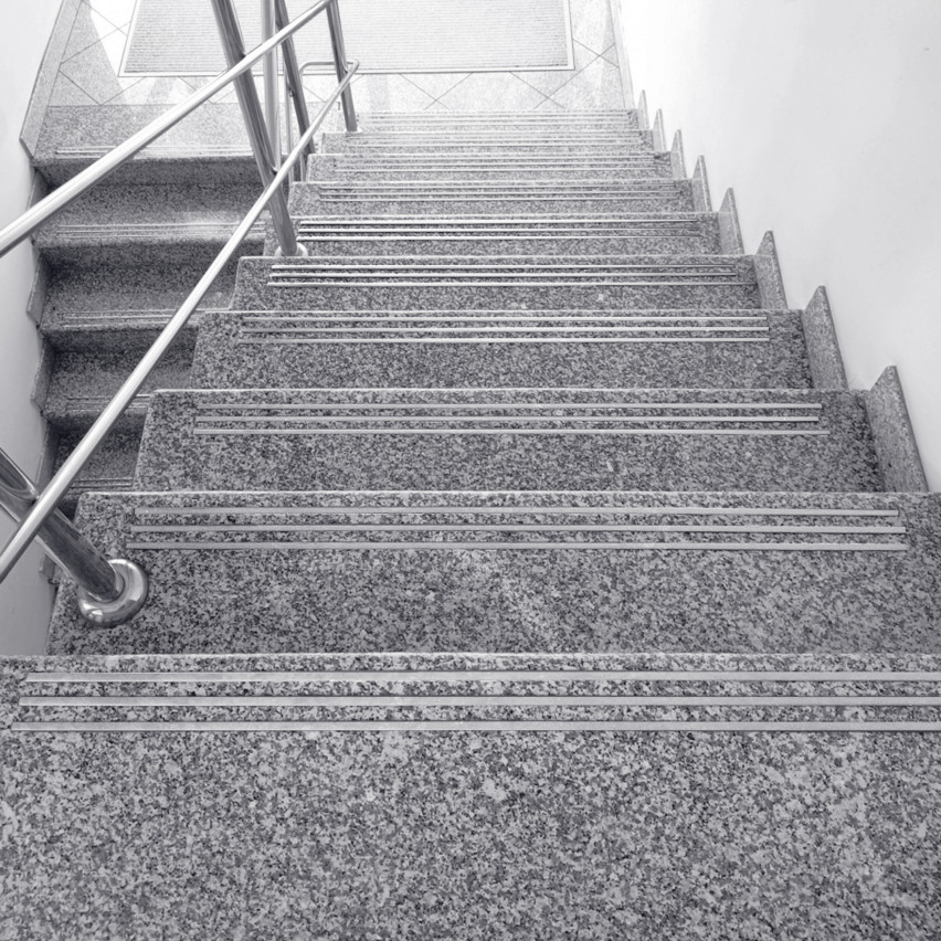 Profilé antidérapant pour escaliers gris, 10mm, rainuré, 25m